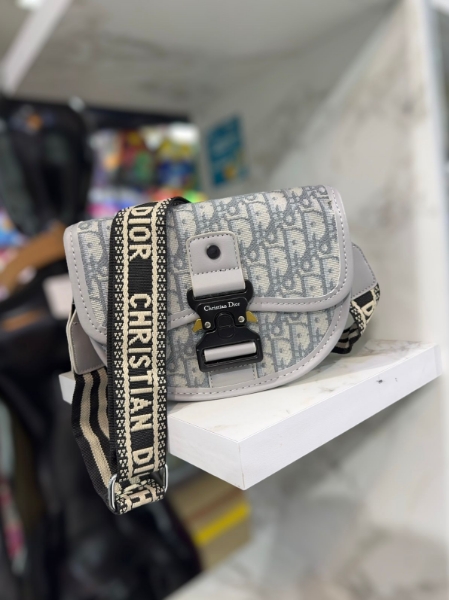 Imagen de Bolso CHRISTIAN DIOR triple A*