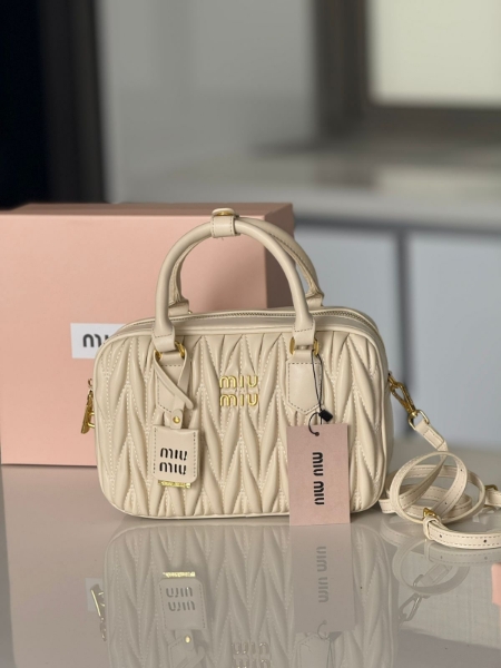 Imagen de BOLSO COLOR CREMA / BEIGE